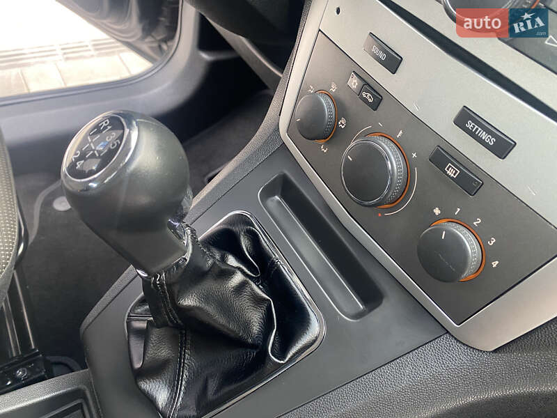 Минивэн Opel Zafira 2009 в Луцке