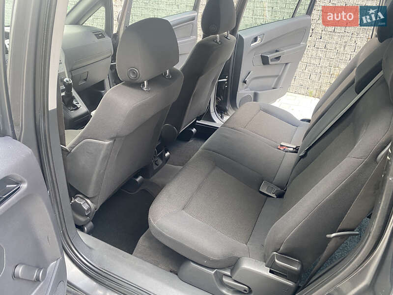 Минивэн Opel Zafira 2009 в Луцке