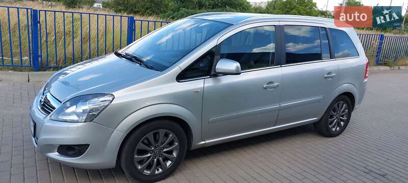Минивэн Opel Zafira 2011 в Нововолынске
