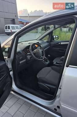 Минивэн Opel Zafira 2011 в 