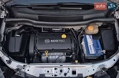 Минивэн Opel Zafira 2011 в 