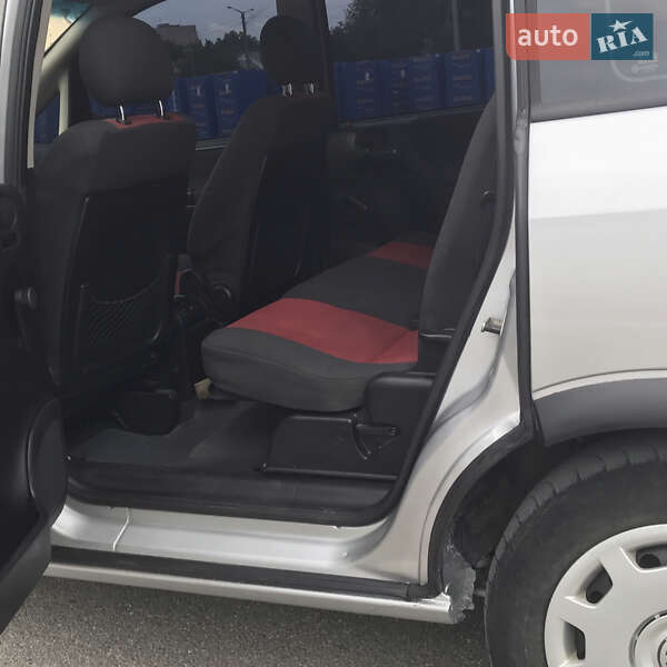 Мінівен Opel Zafira 2004 в Кам'янець-Подільському