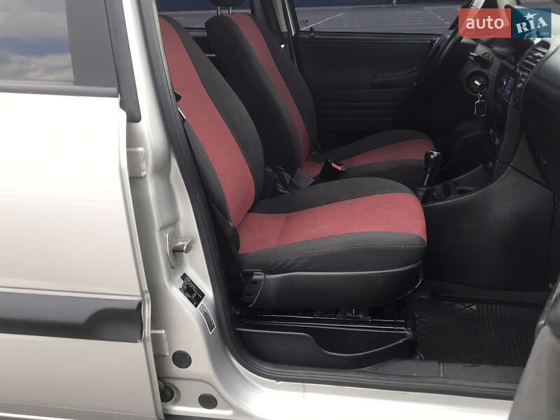 Мінівен Opel Zafira 2004 в Кам'янець-Подільському