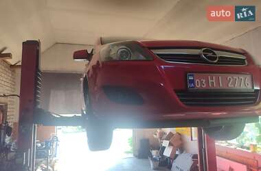 Минивэн Opel Zafira 2011 в 