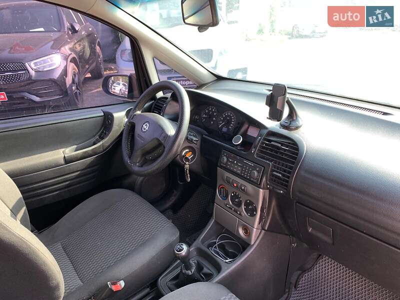 Минивэн Opel Zafira 2004 в Виннице
