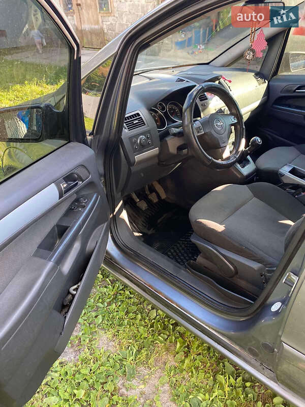 Мінівен Opel Zafira 2005 в Городку