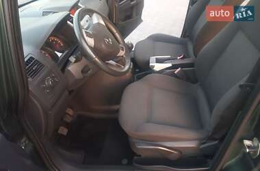 Минивэн Opel Zafira 2010 в 