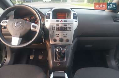 Минивэн Opel Zafira 2010 в 