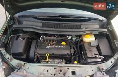 Минивэн Opel Zafira 2010 в 