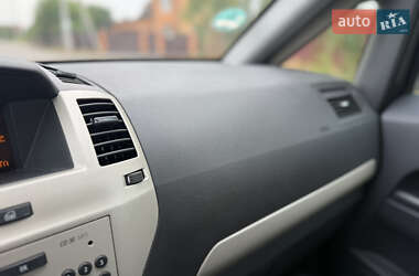 Минивэн Opel Zafira 2008 в 