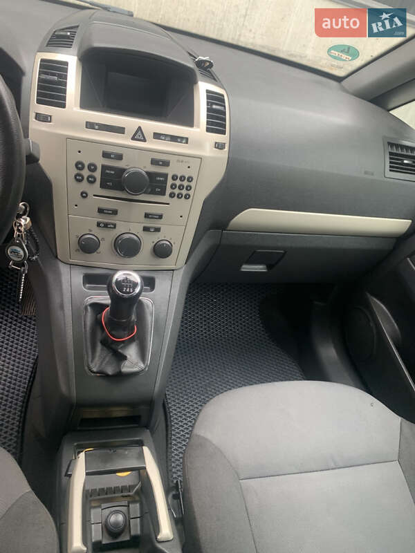 Минивэн Opel Zafira 2008 в Луцке