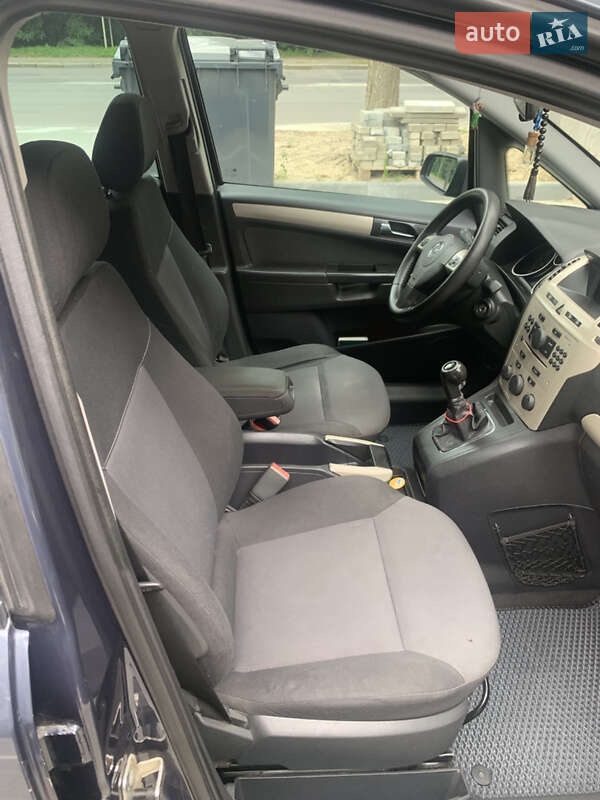 Минивэн Opel Zafira 2008 в Луцке