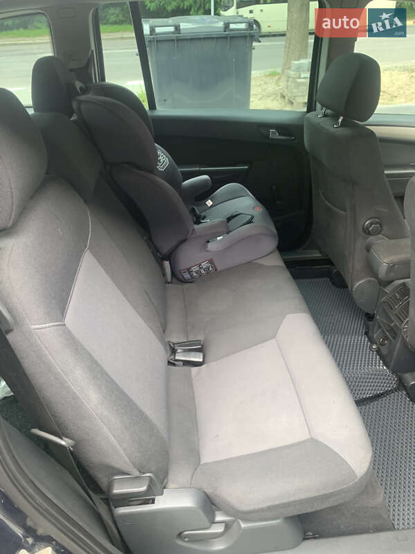 Минивэн Opel Zafira 2008 в Луцке