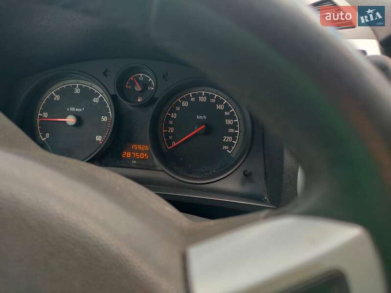 Минивэн Opel Zafira 2011 в Сарнах