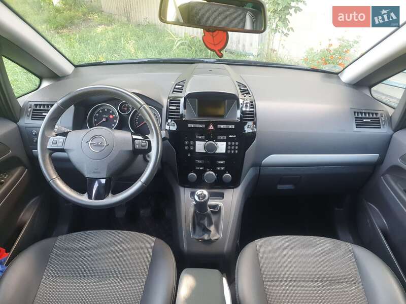 Минивэн Opel Zafira 2010 в Харькове