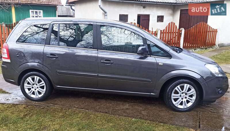 Мінівен Opel Zafira 2010 в Стрию