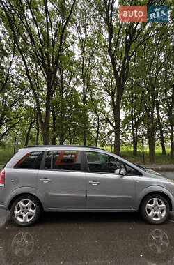 Минивэн Opel Zafira 2006 в 