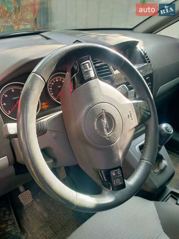 Минивэн Opel Zafira 2011 в Чернигове фото 2 Минивэн Opel Zafira 2011 в Чернигове