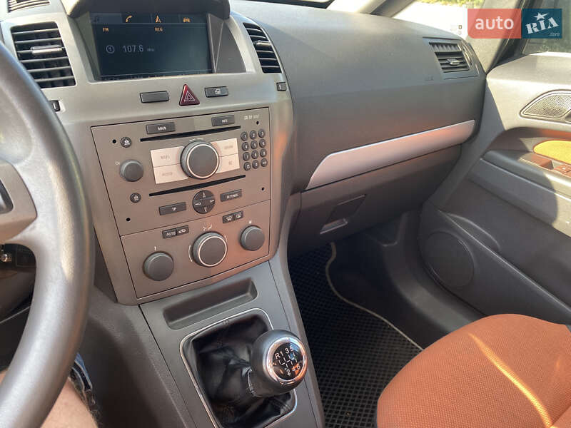 Мінівен Opel Zafira 2006 в Рівному