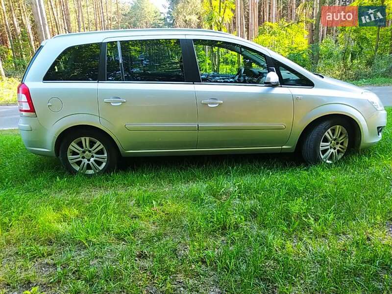 Минивэн Opel Zafira 2008 в Нетешине
