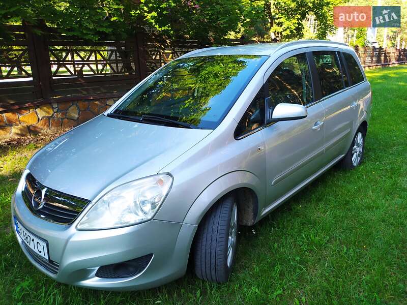 Минивэн Opel Zafira 2008 в Нетешине