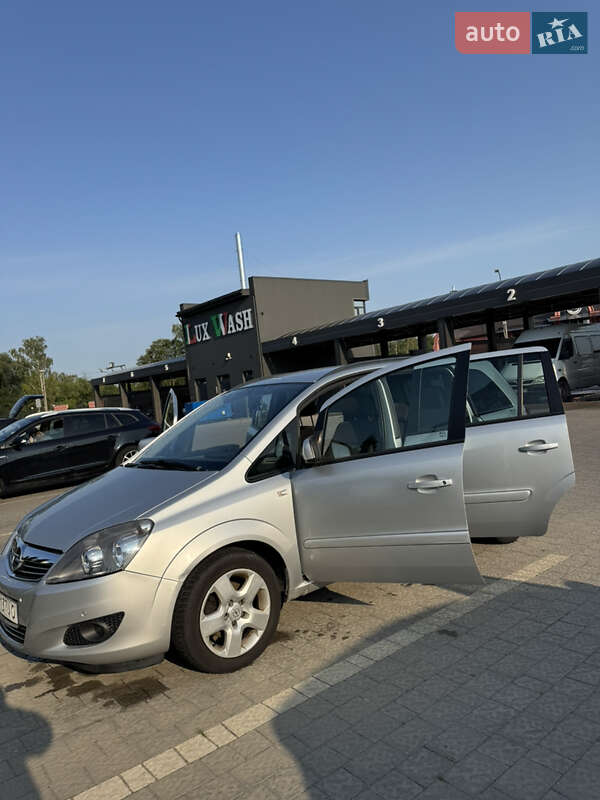 Мінівен Opel Zafira 2014 в Дрогобичі