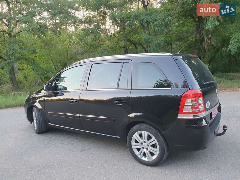Минивэн Opel Zafira 2010 в Харькове