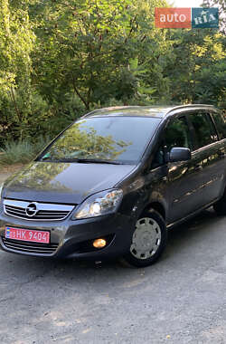 Минивэн Opel Zafira 2010 в Хороле