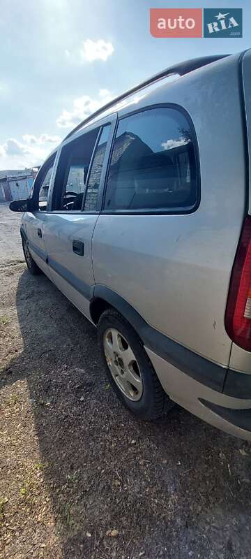 Минивэн Opel Zafira 2001 в Харькове