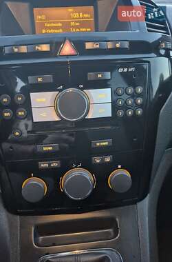 Мінівен Opel Zafira 2011 в 