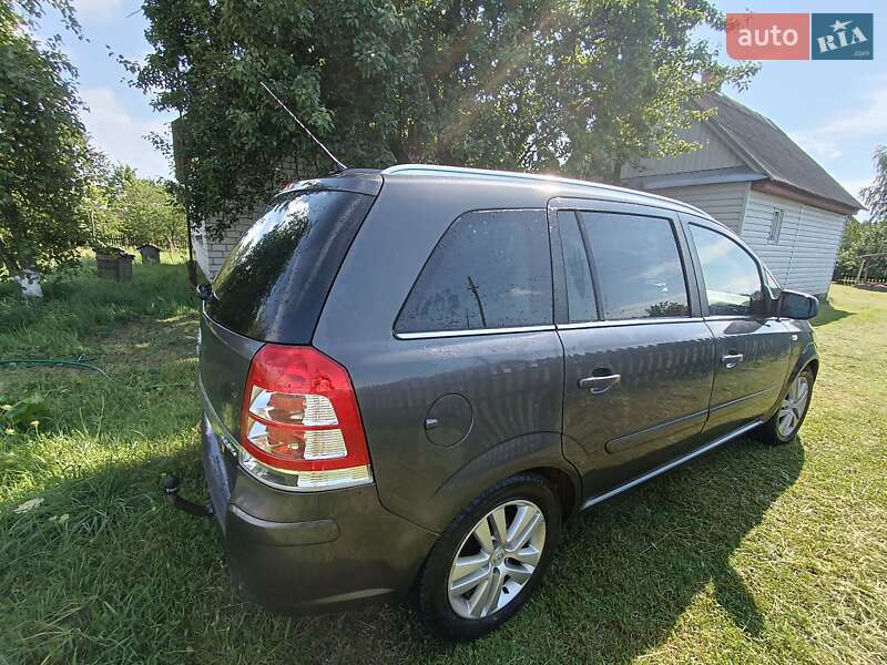 Минивэн Opel Zafira 2010 в Камне-Каширском