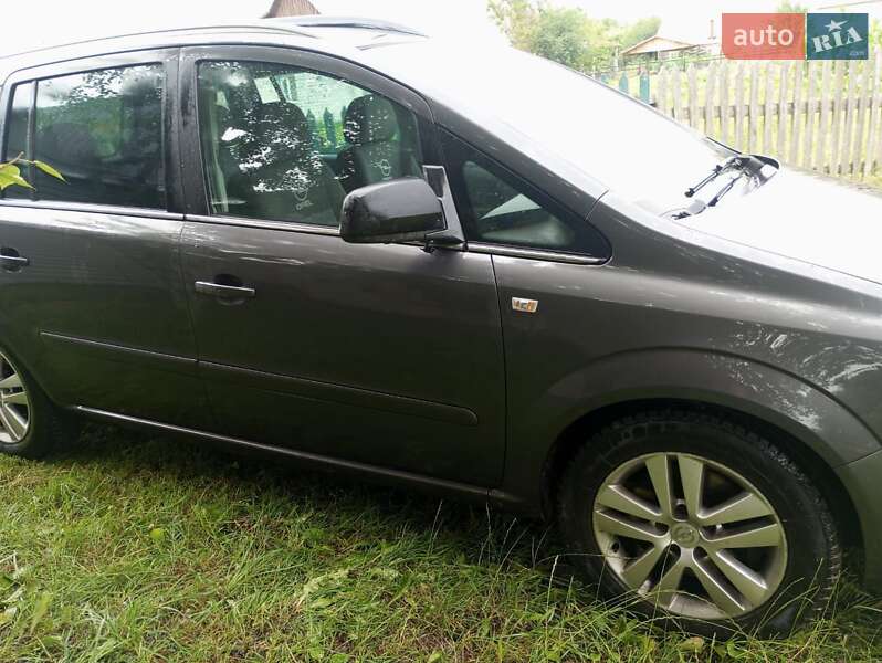 Минивэн Opel Zafira 2010 в Камне-Каширском