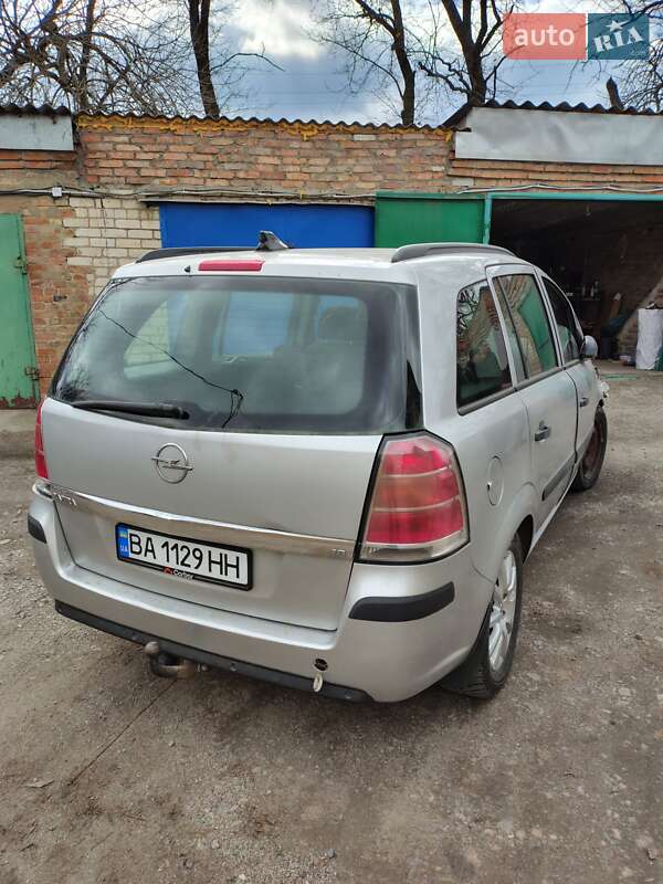 Минивэн Opel Zafira 2006 в 