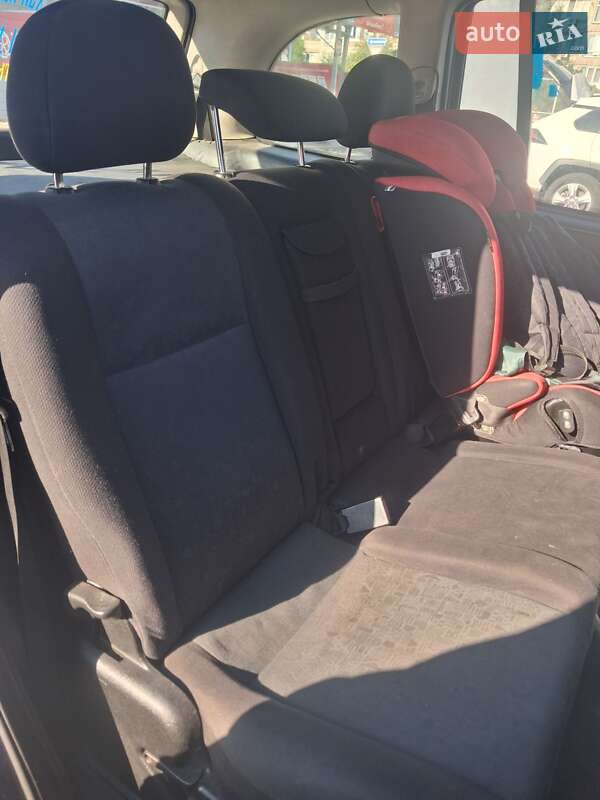 Мінівен Opel Zafira 2001 в Києві