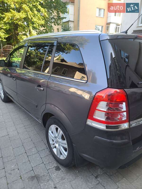 Минивэн Opel Zafira 2010 в Ивано-Франковске