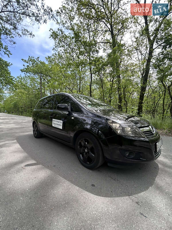 Минивэн Opel Zafira 2011 в Запорожье
