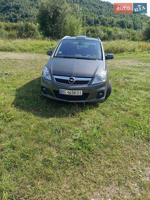 Минивэн Opel Zafira 2011 в 