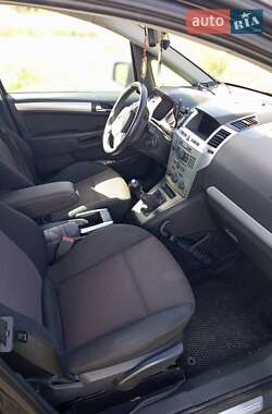 Минивэн Opel Zafira 2011 в 