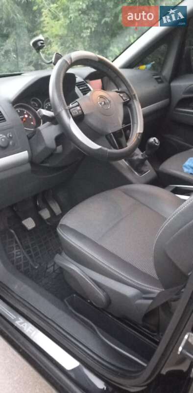 Минивэн Opel Zafira 2011 в Житомире
