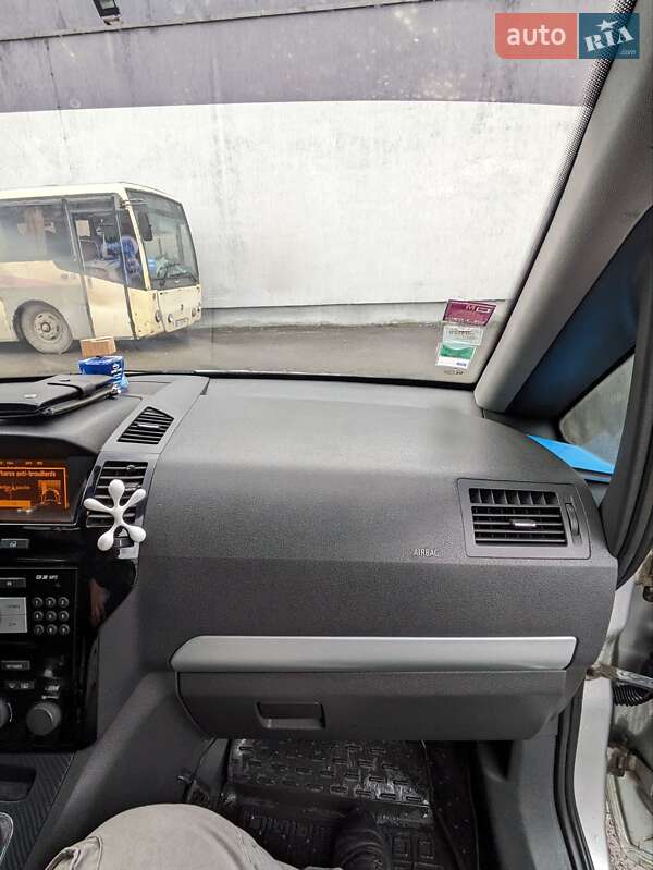 Минивэн Opel Zafira 2010 в Львове