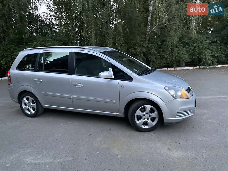 Минивэн Opel Zafira 2006 в Луцке