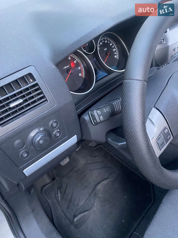 Минивэн Opel Zafira 2006 в Луцке