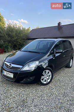 Минивэн Opel Zafira 2013 в Тячеве