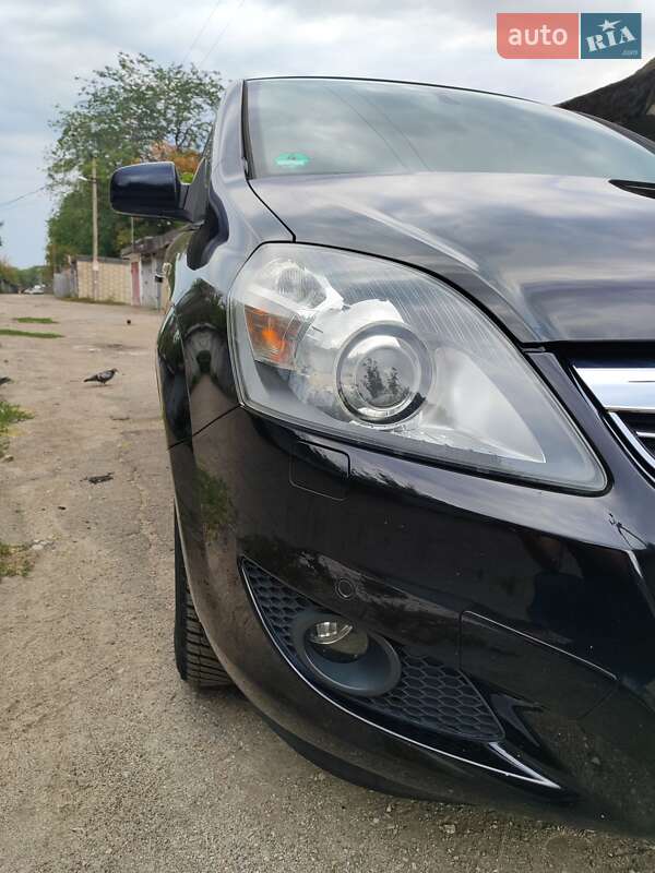 Минивэн Opel Zafira 2011 в Каменском