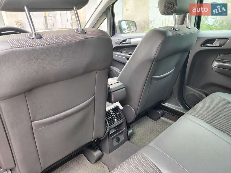 Минивэн Opel Zafira 2011 в Каменском