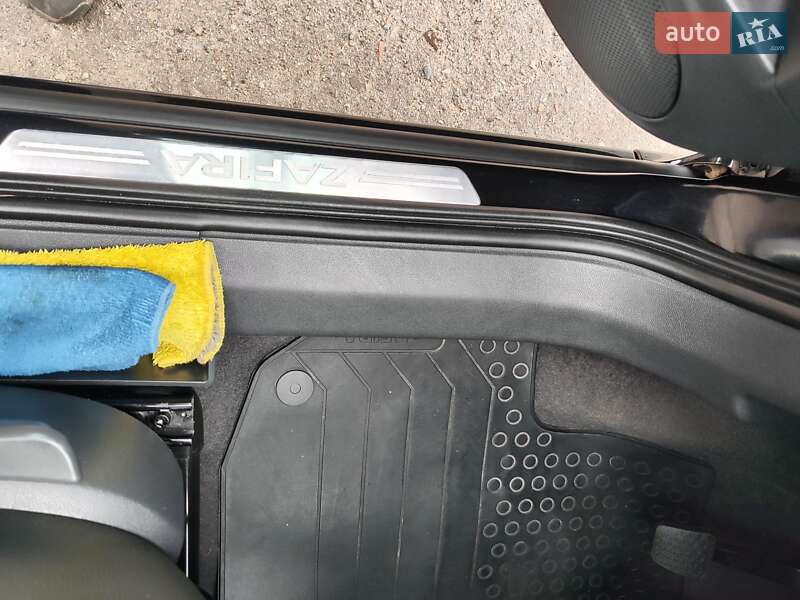 Минивэн Opel Zafira 2011 в Каменском