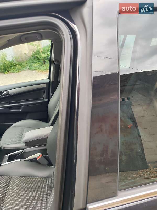 Минивэн Opel Zafira 2011 в Каменском