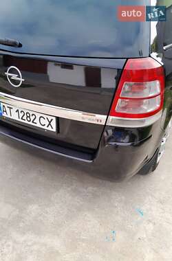 Минивэн Opel Zafira 2008 в 
