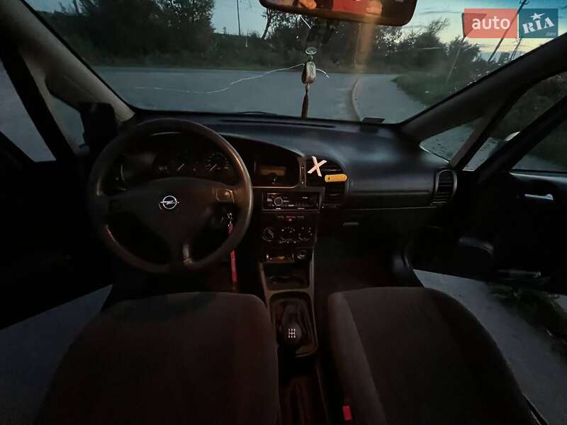 Минивэн Opel Zafira 2002 в Новом Калинове фото 12 Минивэн Opel Zafira 2002 в Новом Калинове