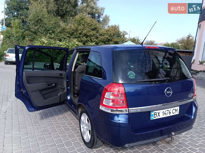 Минивэн Opel Zafira 2010 в Хмельницком